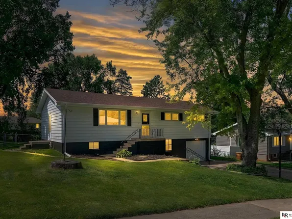 1705 Terry Ave, Bellevue, NE 68005