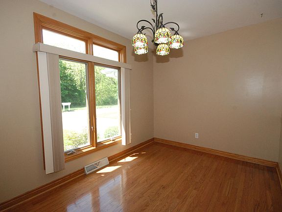 5th image of 321 S Shoreside Dr SE