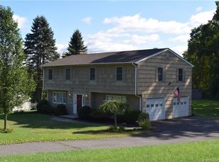 8C Stage Rd, Brookfield, CT 06804