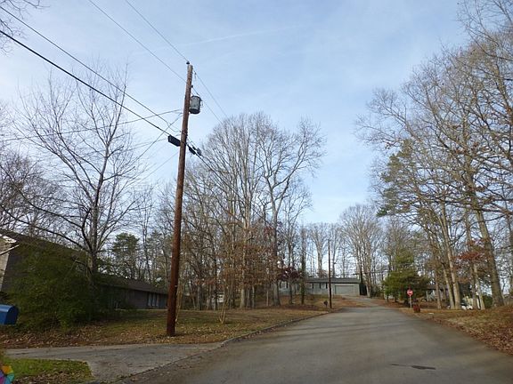 4th image of 1601 Southshire Ln