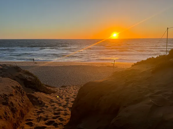 189 San Pablo Ct APT 2, Marina, CA 93933