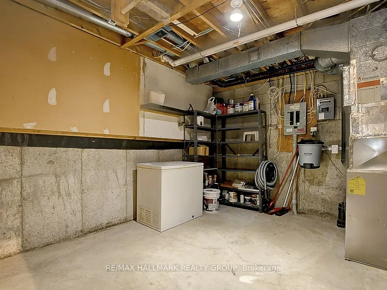 261 Bruyere St — Photo 37