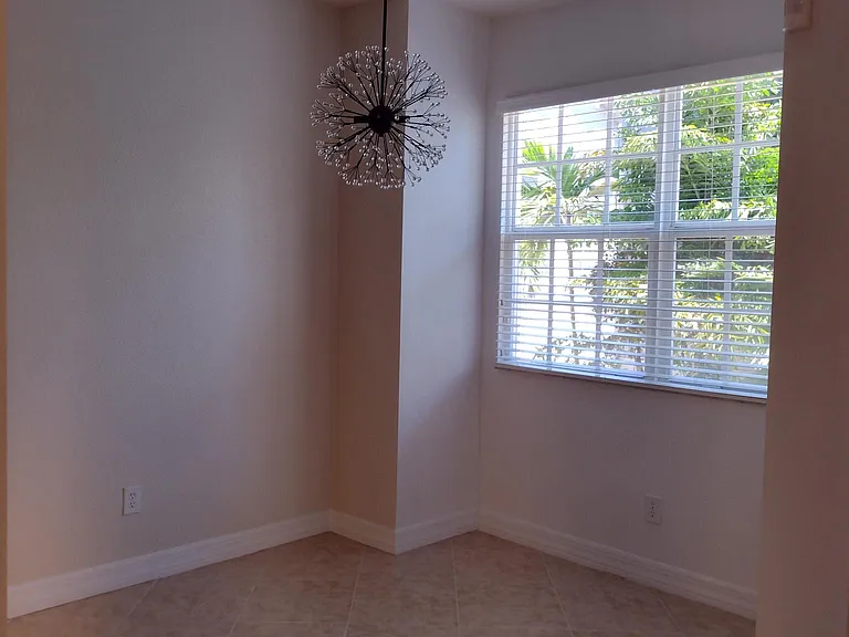 290 NE 5th Ave #4 — Photo 14