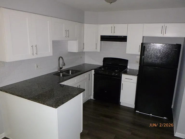 4521 Maple Ave #1S — Photo 5