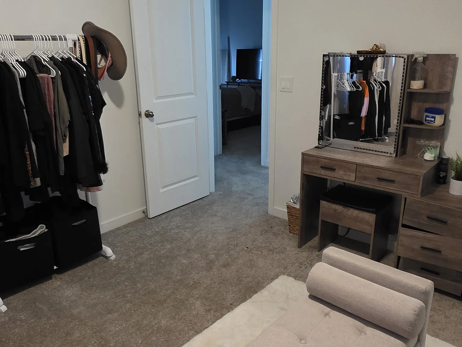 4 bed, 2379 sqft, $1,000 — Photo 2