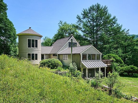2nd image of 92 Middle Rd