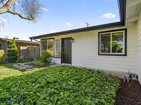 3rd image of 710 Lakechime Dr