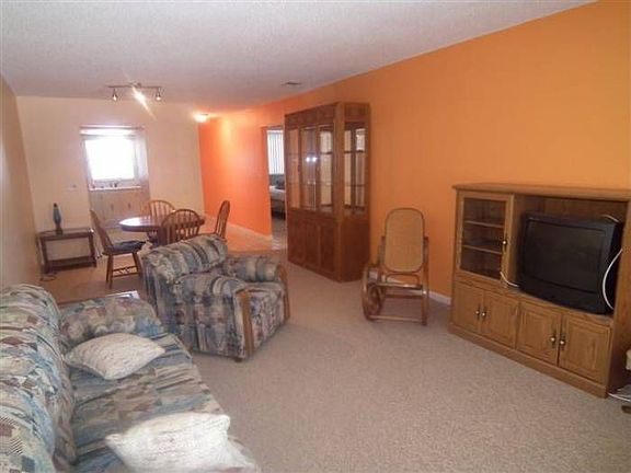 Living / Dining Area