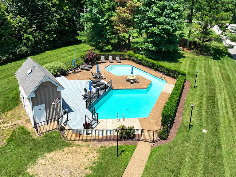 1215 Carriage Park Dr — Photo 39