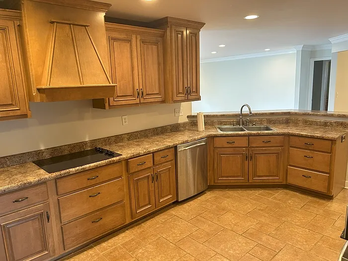 3 bed, 2.0 bath, 2214 sqft, $2,400 — Photo 4