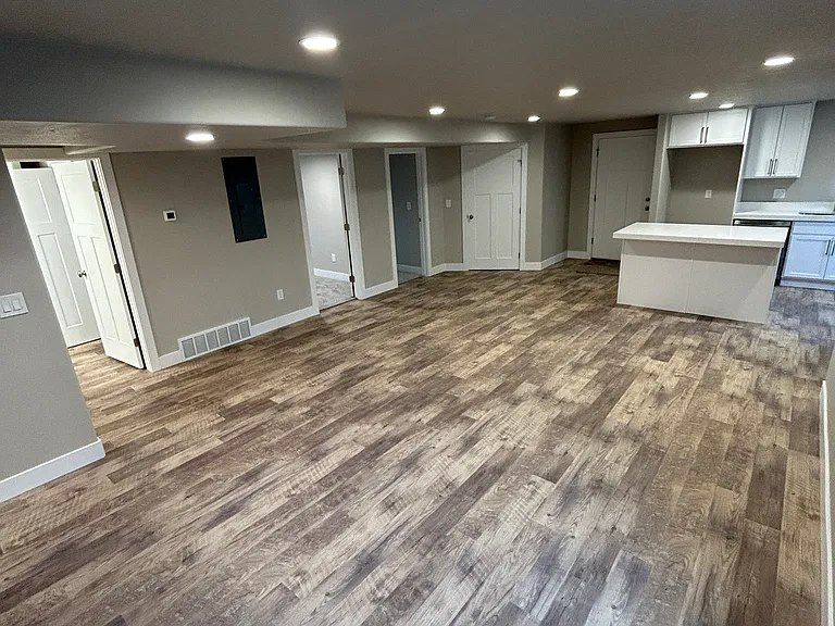 618 W Regent Garden Ln — Photo 8