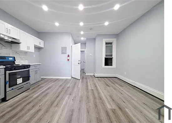 644 Kennedy Blvd — Photo 2