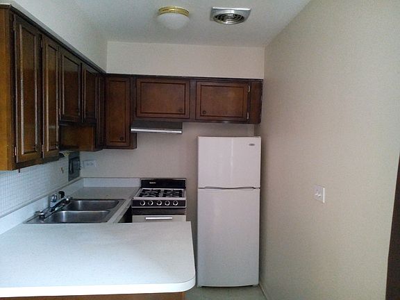 5th image of 2629 N Hampden Ct APT 404