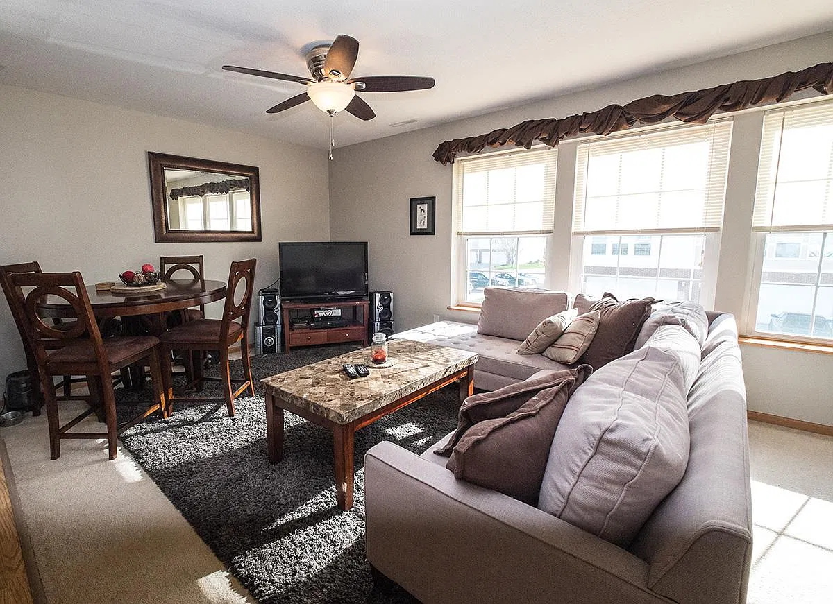 2 bed, 1.5 bath, 1100 sqft, $1,400 — Photo 4