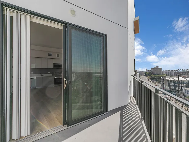 825 Coronado-Building — Photo 47