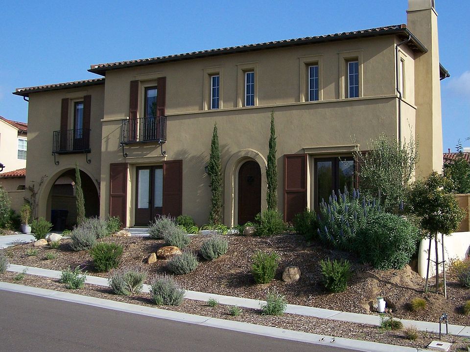 Tuscan Style stately home in Country Club community