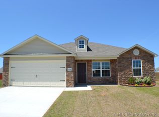 14718 S Hickory Cir, Glenpool, OK 74033