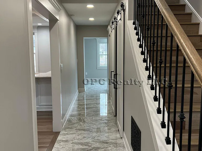 709 Webster St — Photo 4