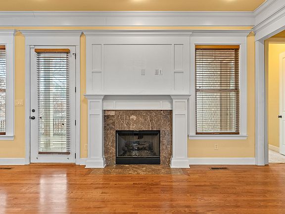 4th image of 19 Glasgow Ct