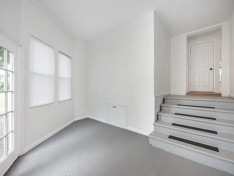 2702 E Main St — Photo 17