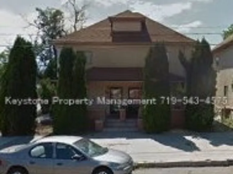 901-905 N Greenwood St — Photo 1