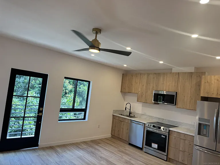 2525 Beryl St — Photo 10