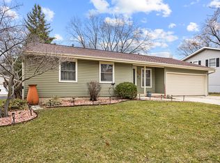 145 Concord Ave, South Elgin, IL 60177