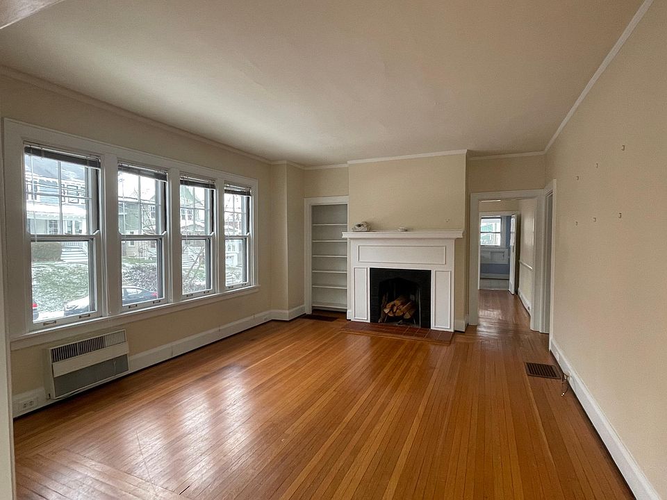 1st image of 3592 Outlook Ave
