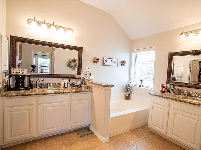 326 Hawthorn Dr — Photo 14