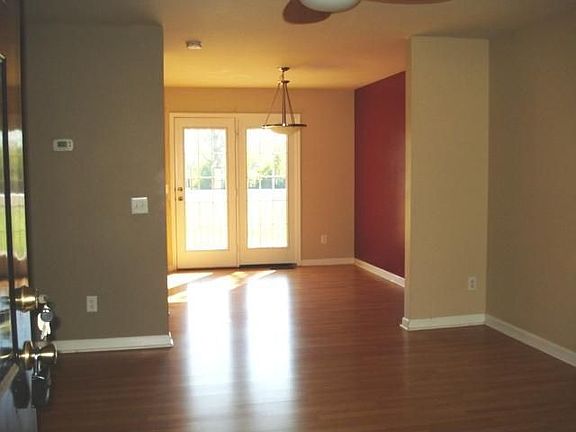 4th image of 1735 University Dr
