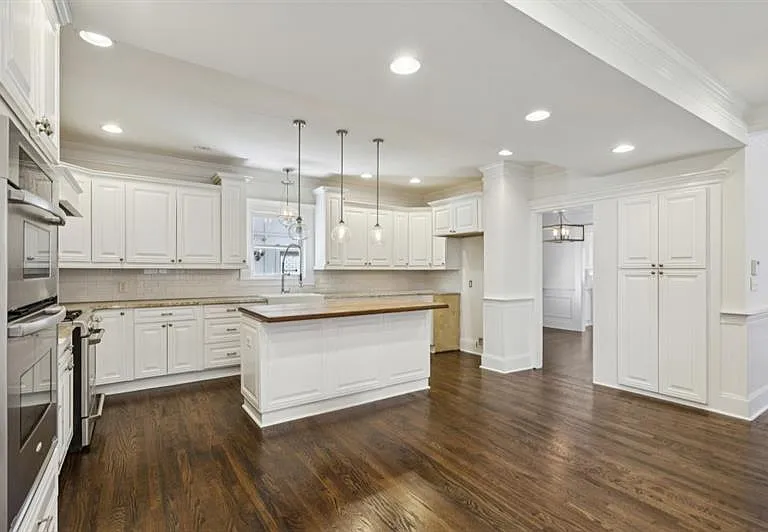 546 Highland Ave NE — Photo 16