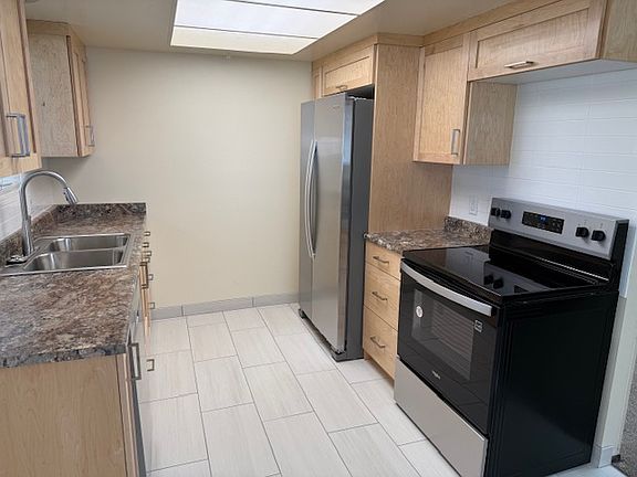 3rd image of 512 E Leona Ln