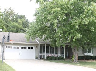 23 Country Club Ests, Sullivan, IL 61951