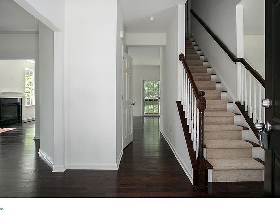 5th image of 14 Glen Ln