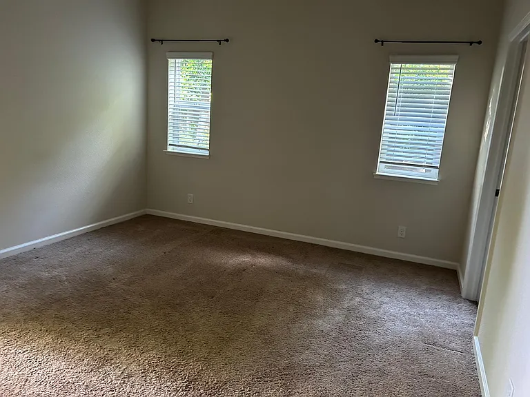 220 Danielson Ln — Photo 3