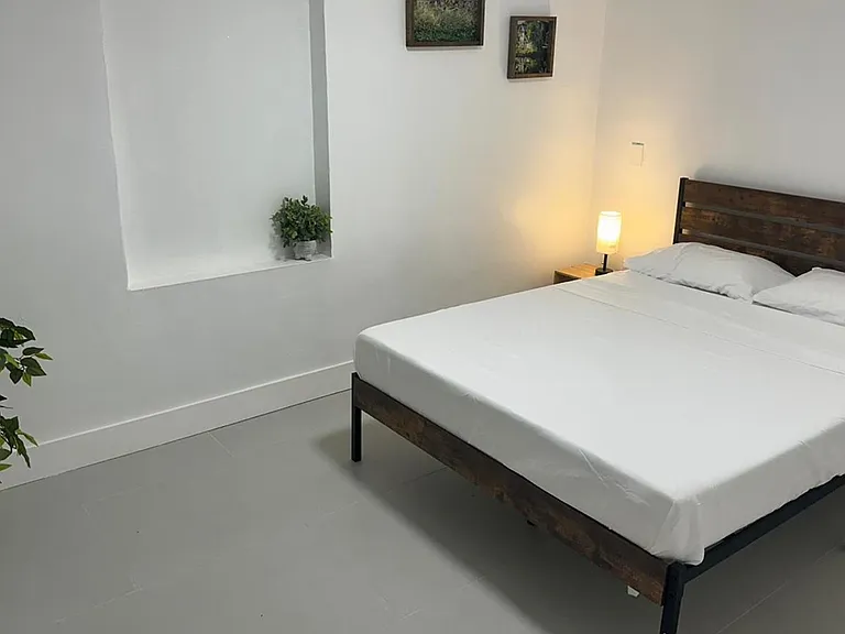 Queen bed