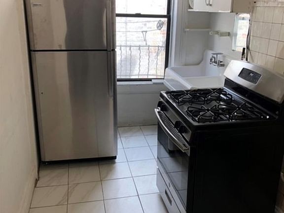 3rd image of 656 9th Ave APT 2