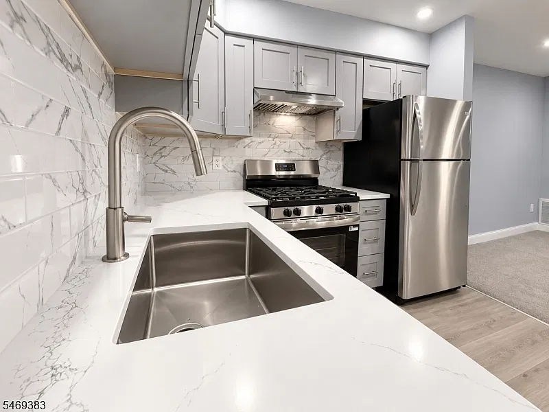 2 bed, 2.0 bath, $2,700 — Photo 2