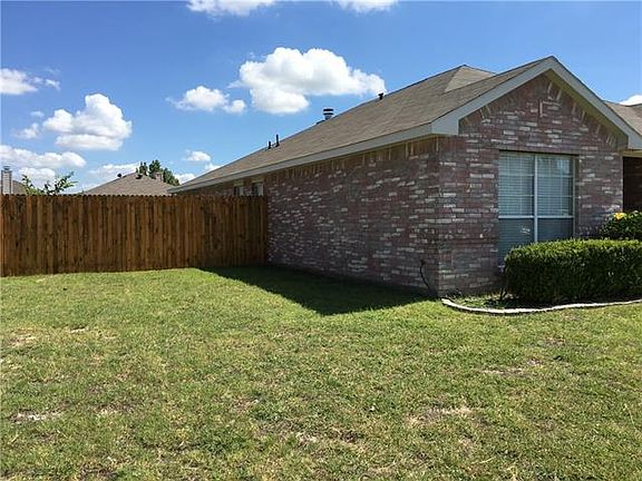 2nd image of 1033 Magnolia Ln