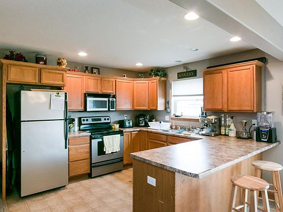 4th image of 40 Alydar Dr