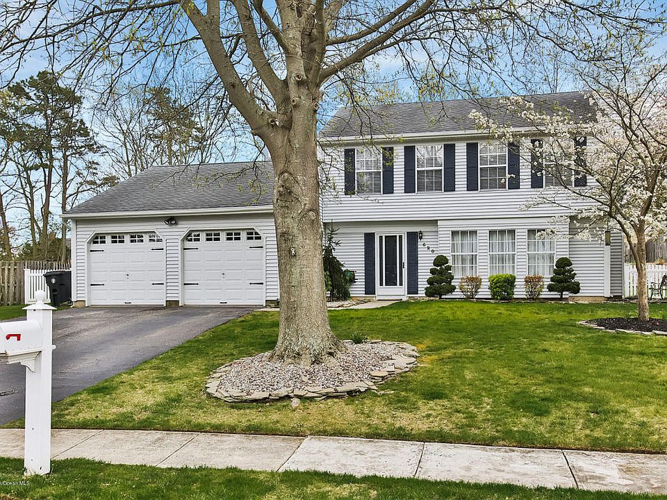 1st image of 620 Buenaventura Ct