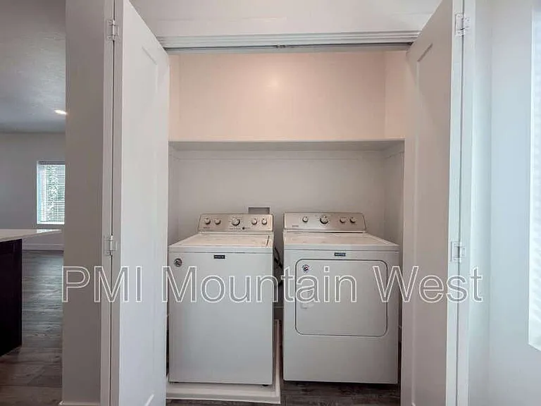 506 W 2200 N — Photo 14