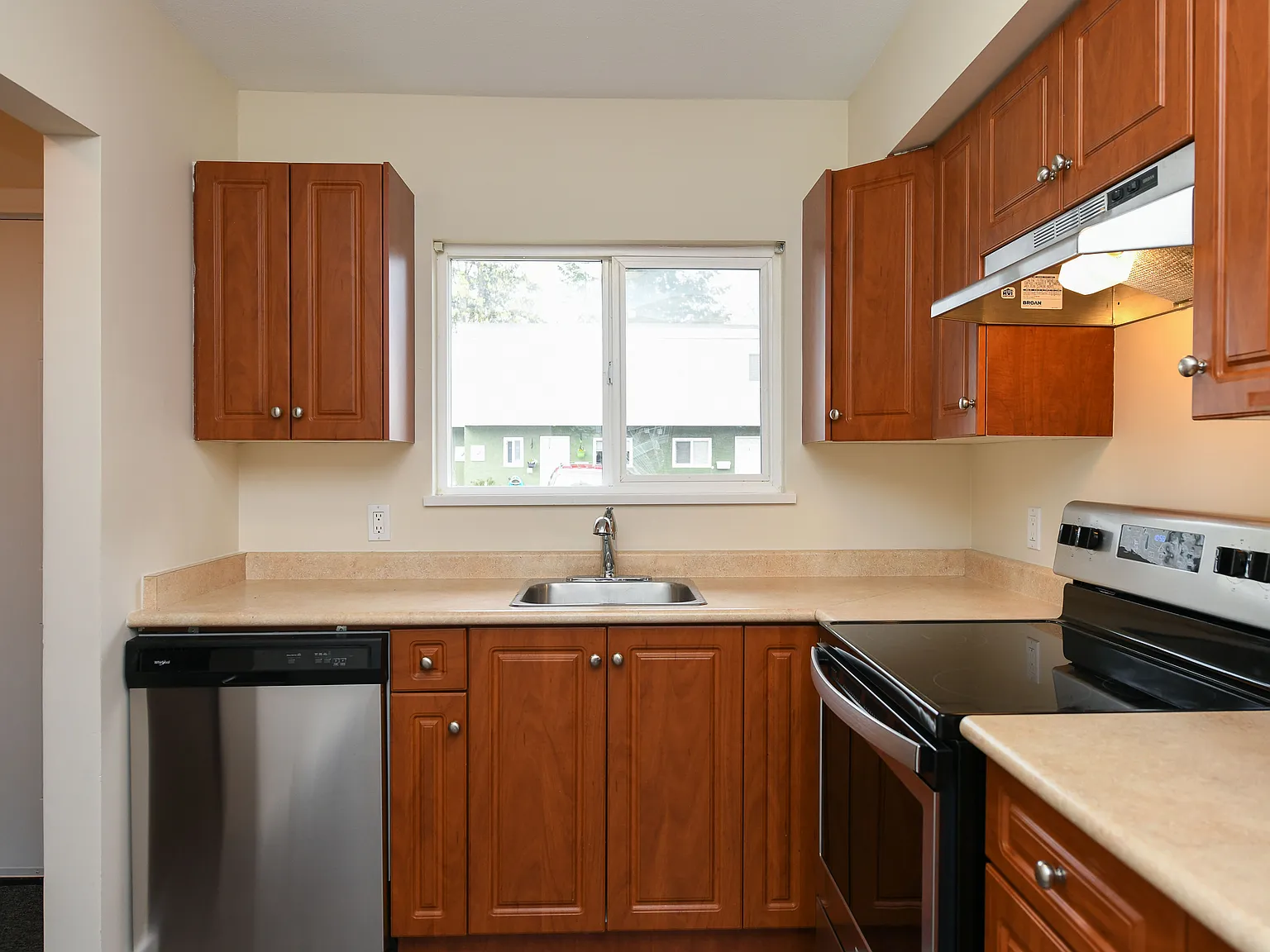 3 bed, 1060 sqft, $2,375 — Photo 4