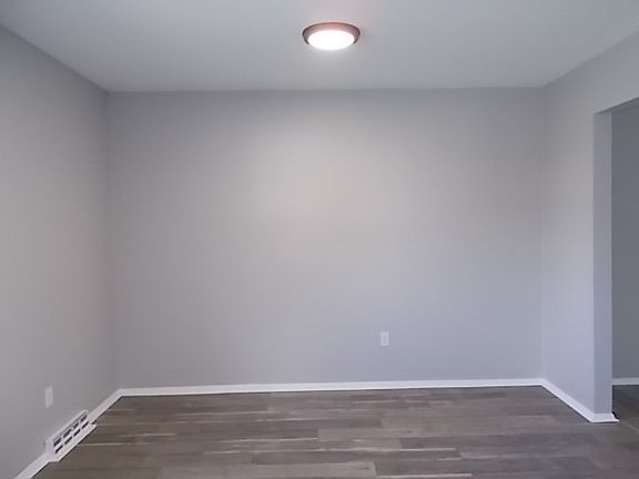 5th image of 637 Edward Ave