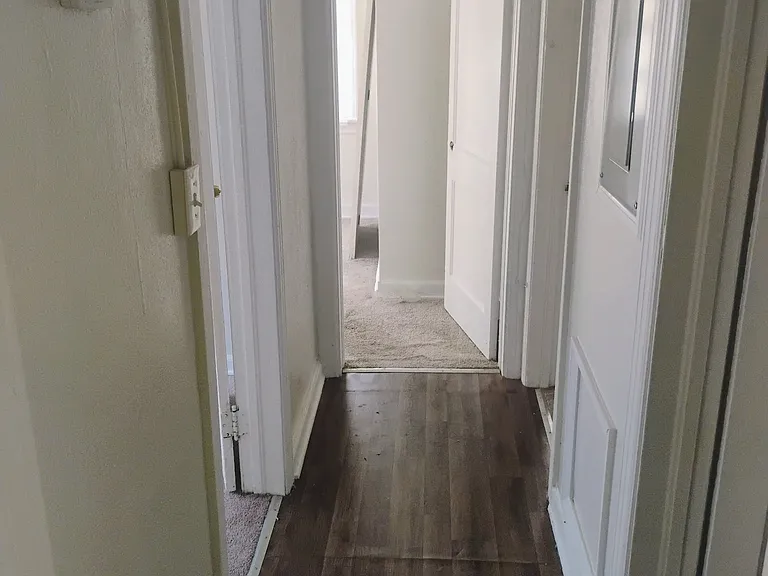 912 Carver St — Photo 3