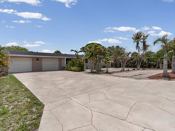2nd image of 18989 SE Hillcrest Drive