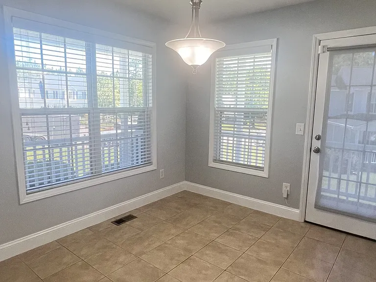 116 Grover Pl — Photo 5