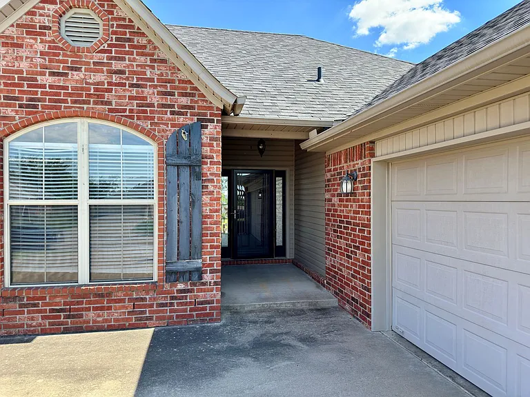 612 Windbrook Ct — Photo 3