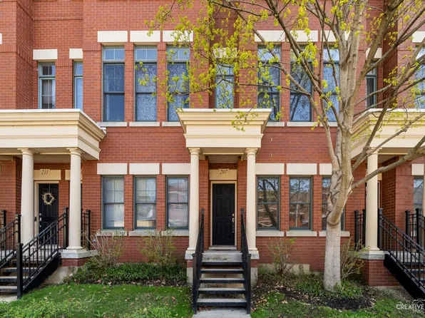 207 Prairie St, Elgin, IL 60120