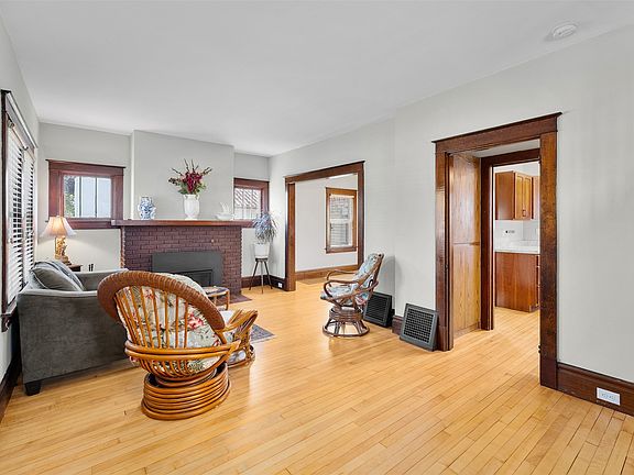 2nd image of 233 Garfield Avenue